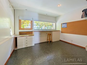 Venta casa 4 dormitorios con jardín y jacuzzi zona macrocentro Rosario