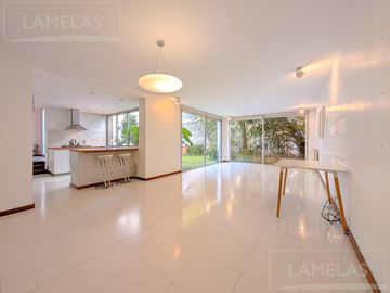Venta casa 4 dormitorios con jardín y jacuzzi zona macrocentro Rosario