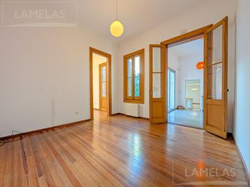 Venta casa 4 dormitorios con jardín y jacuzzi zona macrocentro Rosario
