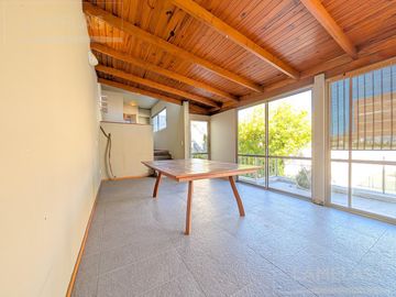 Venta casa 4 dormitorios con jardín y jacuzzi zona macrocentro Rosario