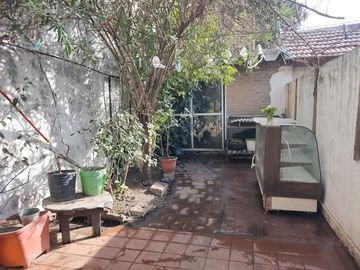 Duplex 4 ambientes, 3 dormitorios, cochera cubierta, CASEROS 3 cdras. estación