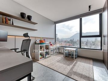 Departamento moderno en Vitacura – Vista despejada, 3D+3B, 2 estacionamientos y muebles Bontempo incluidos