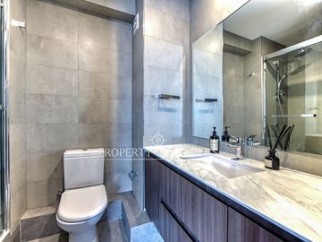 Departamento moderno en Vitacura – Vista despejada, 3D+3B, 2 estacionamientos y muebles Bontempo incluidos