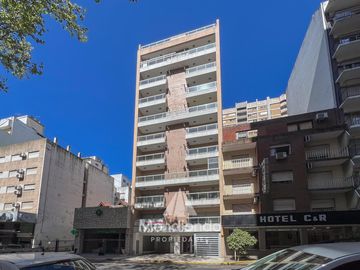 Depto 2 amb al frente con Balcón   Cochera muy amplia y baulera Zona Aldrey