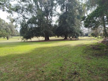 Casa sobre Golf de muy buena calidad en excelente ubicación 2 Lotes