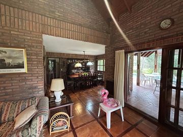Casa sobre Golf de muy buena calidad en excelente ubicación 2 Lotes