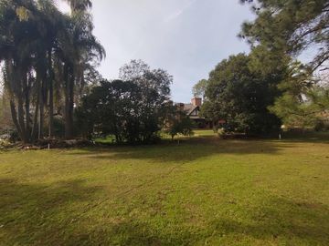 Casa sobre Golf de muy buena calidad en excelente ubicación 2 Lotes