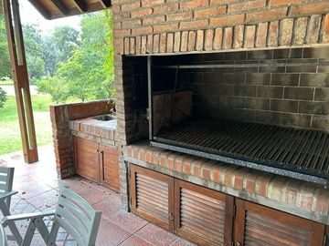 Casa sobre Golf de muy buena calidad en excelente ubicación 2 Lotes