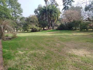 Casa sobre Golf de muy buena calidad en excelente ubicación 2 Lotes