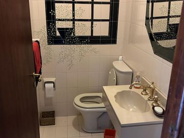 Casa sobre Golf de muy buena calidad en excelente ubicación 2 Lotes