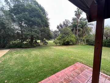 Casa sobre Golf de muy buena calidad en excelente ubicación 2 Lotes