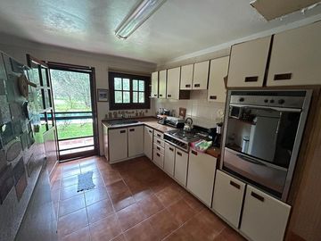 Casa sobre Golf de muy buena calidad en excelente ubicación 2 Lotes