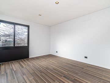 Venta departamento 3 ambientes en dúplex con terraza y parrilla en Parque Avellaneda (1º5)