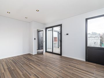 Venta departamento 3 ambientes en dúplex con terraza y parrilla en Parque Avellaneda (1º5)