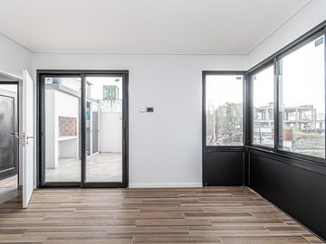 Venta departamento 3 ambientes en dúplex con terraza y parrilla en Parque Avellaneda (1º5)