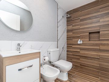 Venta departamento 3 ambientes en dúplex con terraza y parrilla en Parque Avellaneda (1º5)
