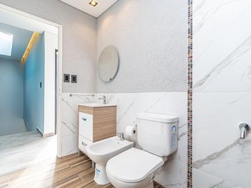 Venta departamento 3 ambientes en dúplex con terraza y parrilla en Parque Avellaneda (1º5)