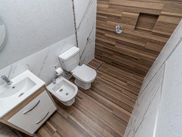 Venta departamento 3 ambientes en dúplex con terraza y parrilla en Parque Avellaneda (1º5)