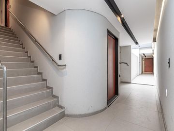Venta departamento 3 ambientes en dúplex con terraza y parrilla en Parque Avellaneda (1º5)