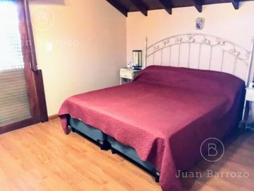 Casa en venta en Miramar: 3 dormitorios en 2 plantas. Acepta permuta por inmueble en la zona.
