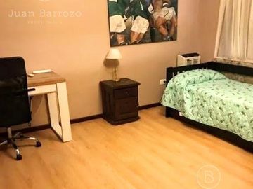 Casa en venta en Miramar: 3 dormitorios en 2 plantas. Acepta permuta por inmueble en la zona.
