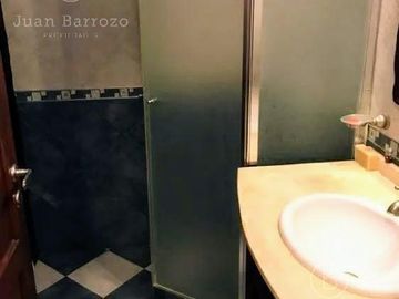 Casa en venta en Miramar: 3 dormitorios en 2 plantas. Acepta permuta por inmueble en la zona.