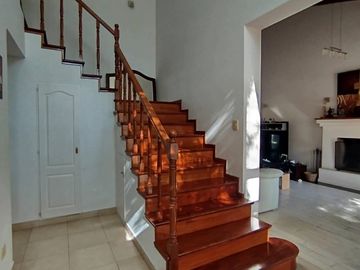 Casa de 4 dormitorios en excelente estado de muy buena calidad
