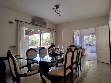 Casa de 4 dormitorios en excelente estado de muy buena calidad
