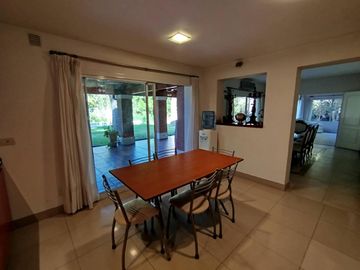 Casa de 4 dormitorios en excelente estado de muy buena calidad