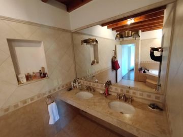 Casa de 4 dormitorios en excelente estado de muy buena calidad
