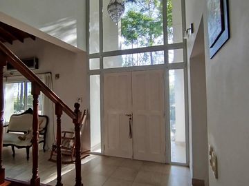 Casa de 4 dormitorios en excelente estado de muy buena calidad