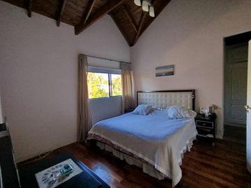 Casa de 4 dormitorios en excelente estado de muy buena calidad
