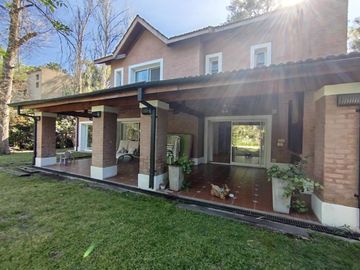 Casa de 4 dormitorios en excelente estado de muy buena calidad
