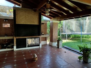 Casa de 4 dormitorios en excelente estado de muy buena calidad