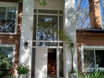 Casa de 4 dormitorios en excelente estado de muy buena calidad