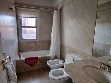 Casa de 4 dormitorios en excelente estado de muy buena calidad