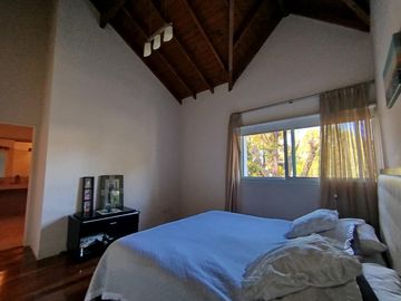 Casa de 4 dormitorios en excelente estado de muy buena calidad