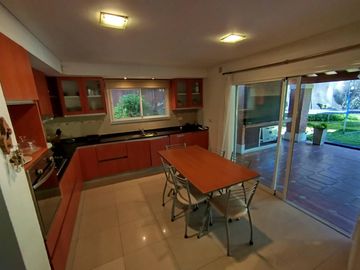 Casa de 4 dormitorios en excelente estado de muy buena calidad