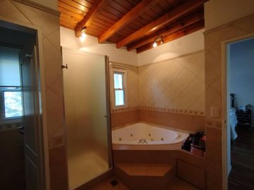 Casa de 4 dormitorios en excelente estado de muy buena calidad
