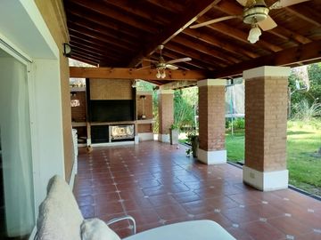 Casa de 4 dormitorios en excelente estado de muy buena calidad
