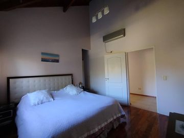 Casa de 4 dormitorios en excelente estado de muy buena calidad