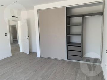 Casa en venta con renta -  Barrio Saint Thomas Oeste, Canning