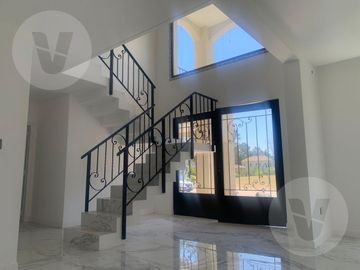 Casa en venta con renta -  Barrio Saint Thomas Oeste, Canning