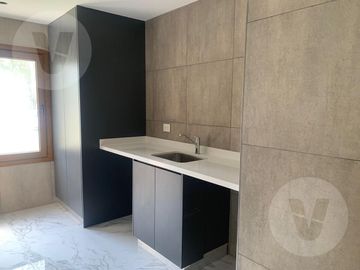 Casa en venta con renta -  Barrio Saint Thomas Oeste, Canning