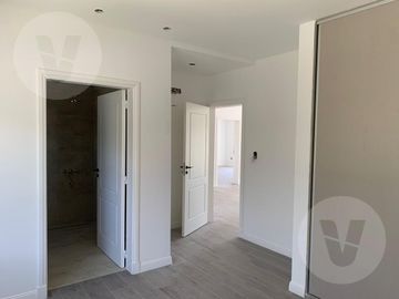 Casa en venta con renta -  Barrio Saint Thomas Oeste, Canning