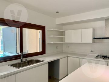 Casa en venta con renta -  Barrio Saint Thomas Oeste, Canning
