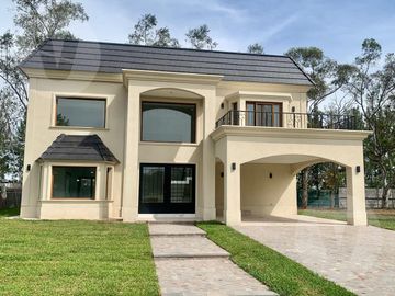 Casa en venta con renta -  Barrio Saint Thomas Oeste, Canning