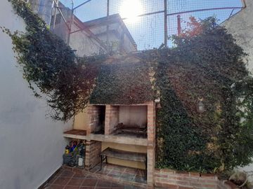 URQUIZA DEPTO  3 AMB.  PB PATIO Y PARRILLA MODERNO