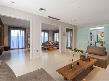 Casa Venta 8 Ambientes Saint Thomas Villa Italiana