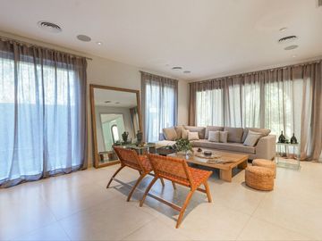Casa Venta 8 Ambientes Saint Thomas Villa Italiana